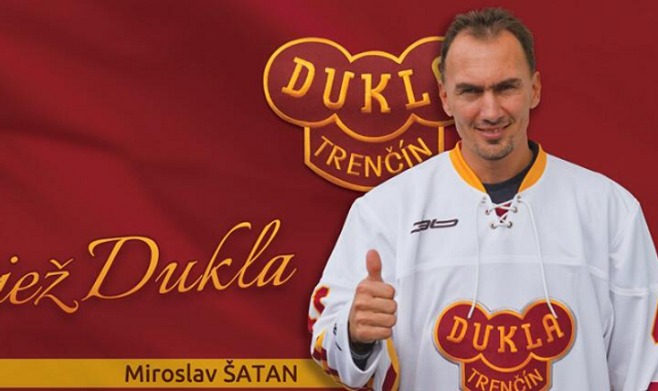 Miroslav Šatan po rokoch obliekol dres Dukly